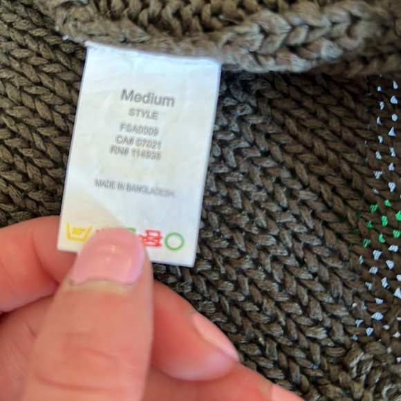 Francesca’s Collections Harper Heritage Olive Green Sweater, size medium - Picture 4 of 5